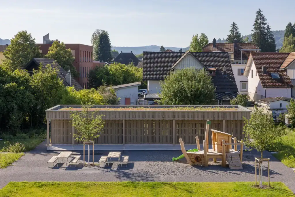 Spielplatz der Wohnüberbauung in Suhr